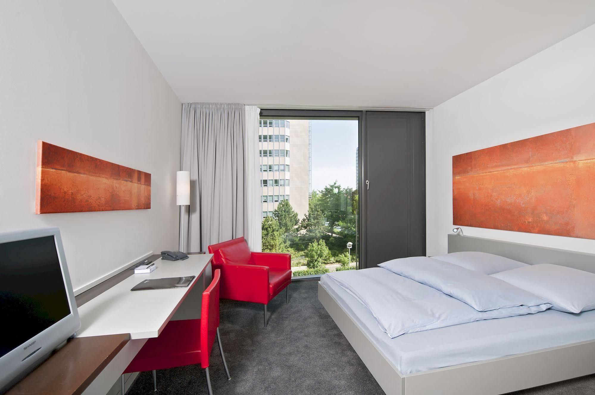 Doubletree By Hilton Frankfurt Niederrad Hotel Frankfurt am Main Exterior photo